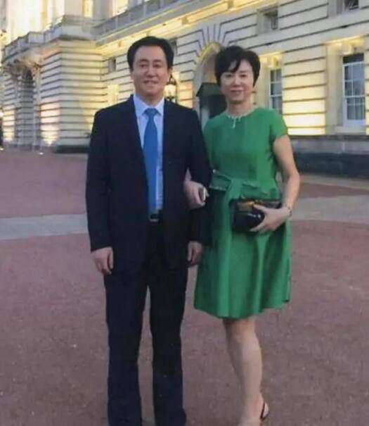 每部电影长达两年半到三年的创作周期意味着持续的压力与挑战，“如何还能让观众感到新意？