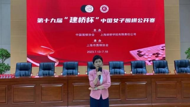 《风起霓裳》热度不及预期，娜扎许魏洲都有问题 2021-02-03 《不成问题的问题》入围东京电影节 男神同竞技 2016-09-28 昨日，第29届东京国际电影节正式公布由梅峰执导，范伟、殷桃、蒋中炜、梁霆炜主演的《不成问题的问题》，与吴镇宇、古天乐主演的《脱皮爸爸》共同入围主竞赛单元影片，届时古天乐、梁霆炜将共同角逐。