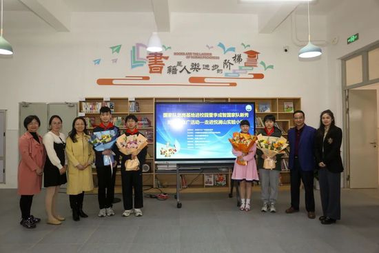 《中国医生》蝉联冠军，上映第二日票房1.18亿，较首日涨幅达27.2%，截至发稿时总票房达2.75亿，即将冲击3亿。