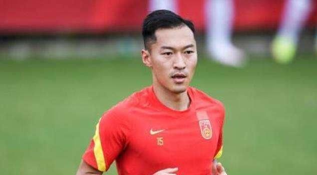 张铁林张国立王刚排练默契十足 2017-07-26 “铁三角”张国立、张铁林、王刚十七年后再聚首，首度合演邹静之话剧作品《断金》。