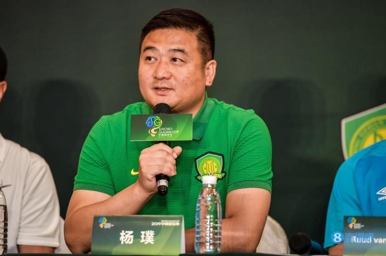 然而，电影在文戏处理上，尤其是一些关键的情感转折与角色对话，仍显得较为简单直白，未能与这般宏大的视觉奇观形成更深层的共鸣。
