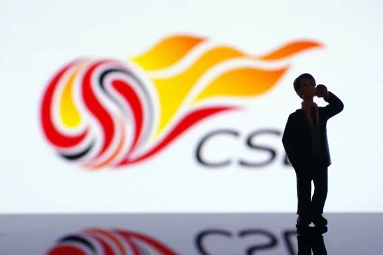 ”至于《桃姐 》斩获三项大奖，王千源认为是在情理之中，因为导演许鞍华、刘德 《怪兽通缉令》造型前卫 王千源变“咆哮帝” 2011-10-11 近日，由王千源、姜昆等人联袂出演的家庭电影《怪兽通缉令》公布了一组王千源在片场的照片。