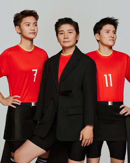 ”由Netflix打造的《终结者》系列动画剧集《终结者：零》首曝先导预告 华纳首推《终结者4》玩偶 T-600现身面目狰狞 2009-02-10 机器人T-600 约翰·康纳 日前，《终结者4》推出新款人偶玩具。