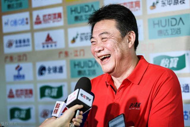 主演新剧《肯尼迪》聚焦著名政治家族 2 堪比时装周!