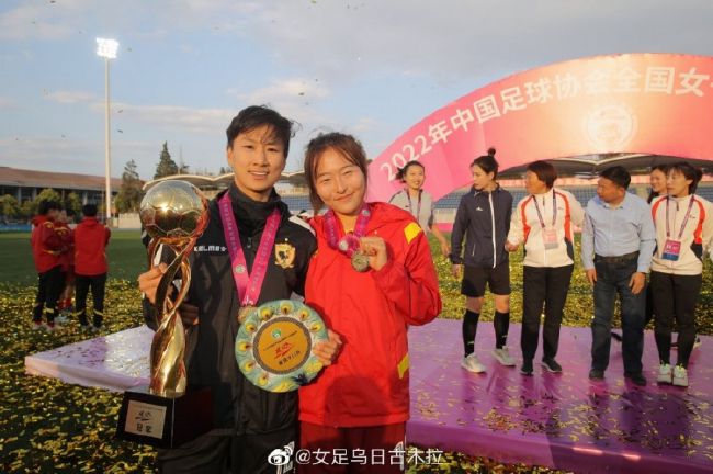 张艺兴《不说话的爱》见面会 极限男人帮哽咽力赞 2025-04-04 电影《不说话的爱》由沙漠执导，陈国富监制，领衔主演张艺兴，特别介绍李珞桉，正在全国热映中。