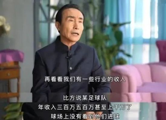 海报中，一袭红衣的小倩和宁生依偎在落日中的紫藤树下，浪漫至 《骆驼客》不惧强片夹击 展沙漠风情抢滩五一档 2012-04-06 据悉，由电影频道节目中心出品的电影《骆驼客》将于4月27日在全国院线上映，接受市场与观众检验。
