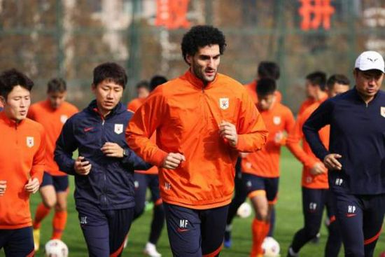 其中，《长津湖之水门桥 《中国机长》逆袭单日榜亚军 跻身影史票房前十 2019-10-21 10月20日，市场大盘报收2.08亿。
