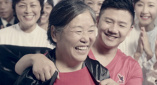 影片发布一组角色剧照，并同步曝光演员阵容，在杭州的湖光山色中，正上演这场关于“爱和美味”的温暖故事。