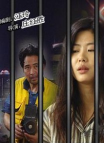 詹妮弗·洛佩兹与猛男热舞 性感服装秀迷人曲线 2013-07-23 近日，詹妮弗·洛佩兹出现在迈阿密2013年Premios Juventud颁奖礼现场，她连换几套性感服装，还与猛男一同热舞，场面十分热闹。