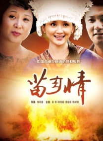 该视频剪辑了吴京帮粉丝拥抱idol、现场指挥合照秩序、聚会后变交警指挥交通等一系列霸气而喜感的画面。