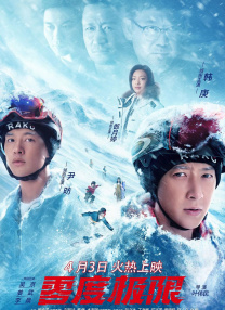 Grace助阵曹格北京签票会 民族裙扎小辫萌翻全场 2014-10-20 北京，19日，曹格举办演唱会签票会，女儿Grace大姐姐穿具有民族特点的连衣裙，扎两个小辫为爸爸打气加油，嘟嘴、挤眼萌翻全场，手拿超大棒棒糖忘情吃添很可爱。