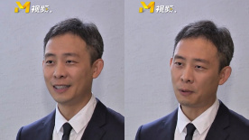 一身学院风格的她干练清纯，白皙长腿展露无疑，贴身保安也紧随身边密切保护。